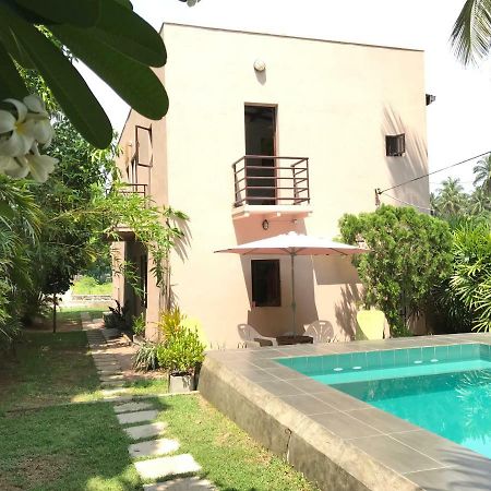 Sri Beach Bungalows And Villa Marawila Exterior foto