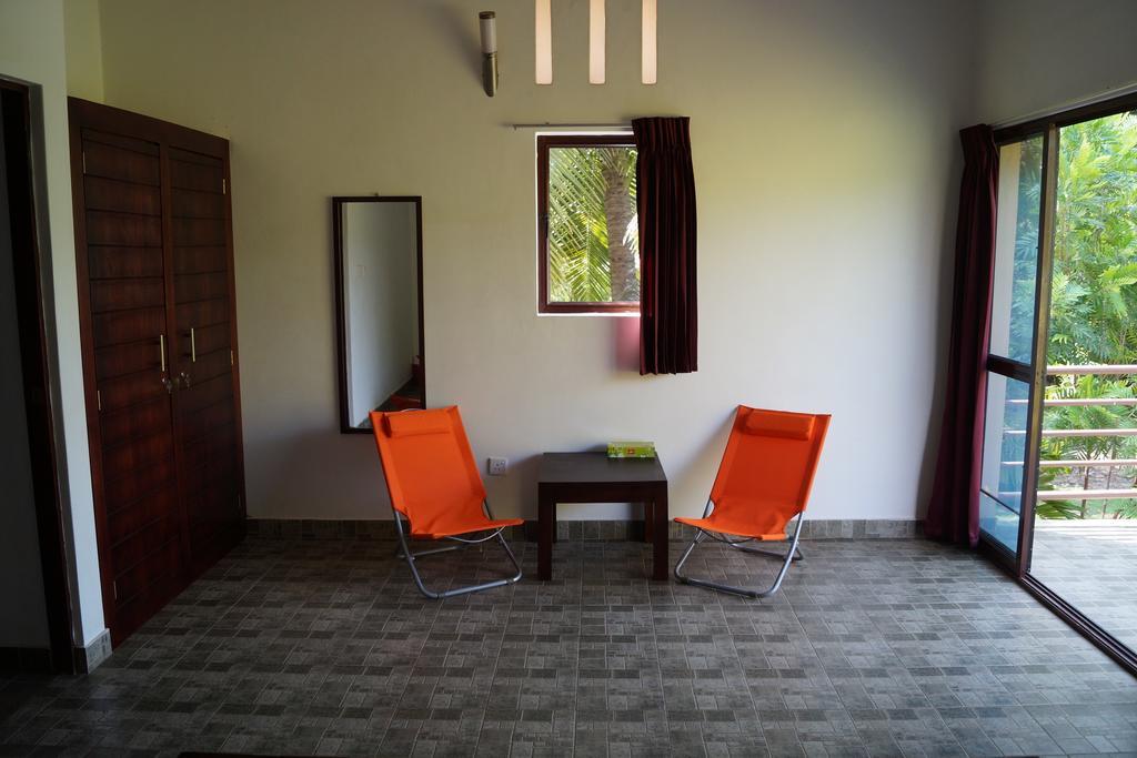 Sri Beach Bungalows And Villa Marawila Exterior foto