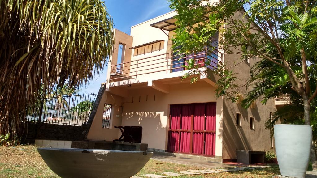 Sri Beach Bungalows And Villa Marawila Exterior foto