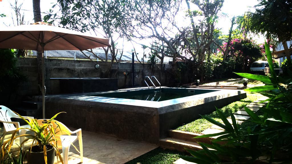 Sri Beach Bungalows And Villa Marawila Exterior foto