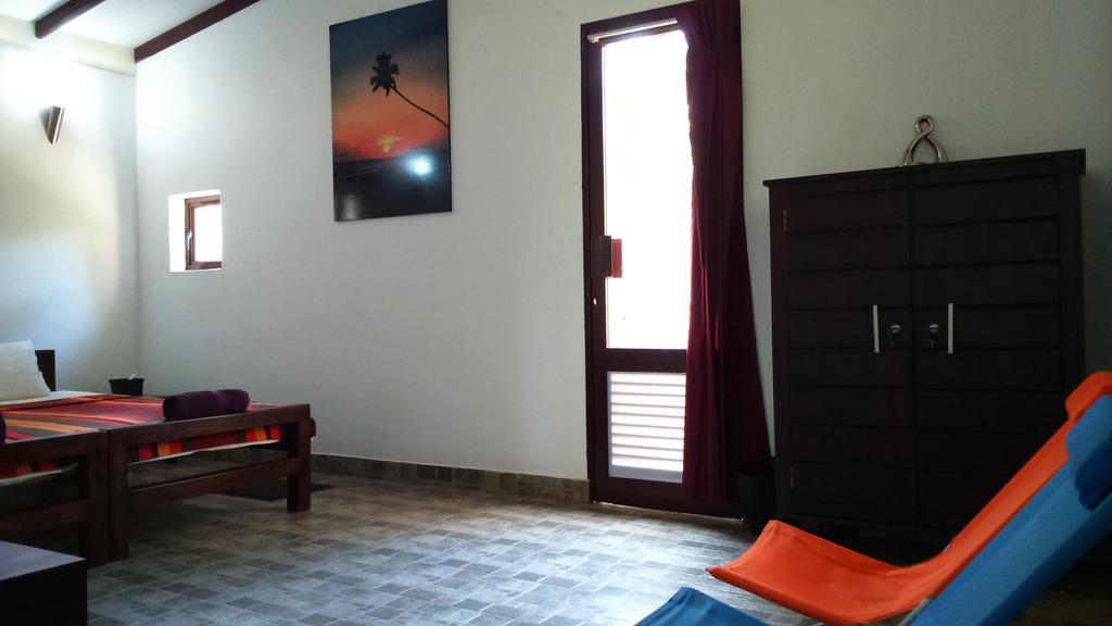 Sri Beach Bungalows And Villa Marawila Exterior foto