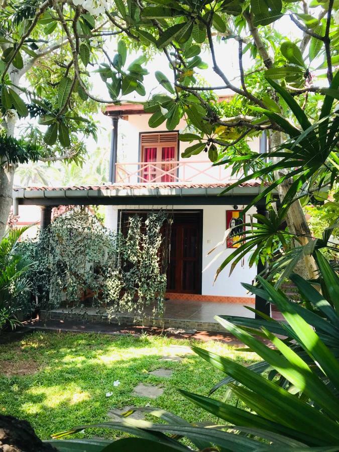 Sri Beach Bungalows And Villa Marawila Exterior foto