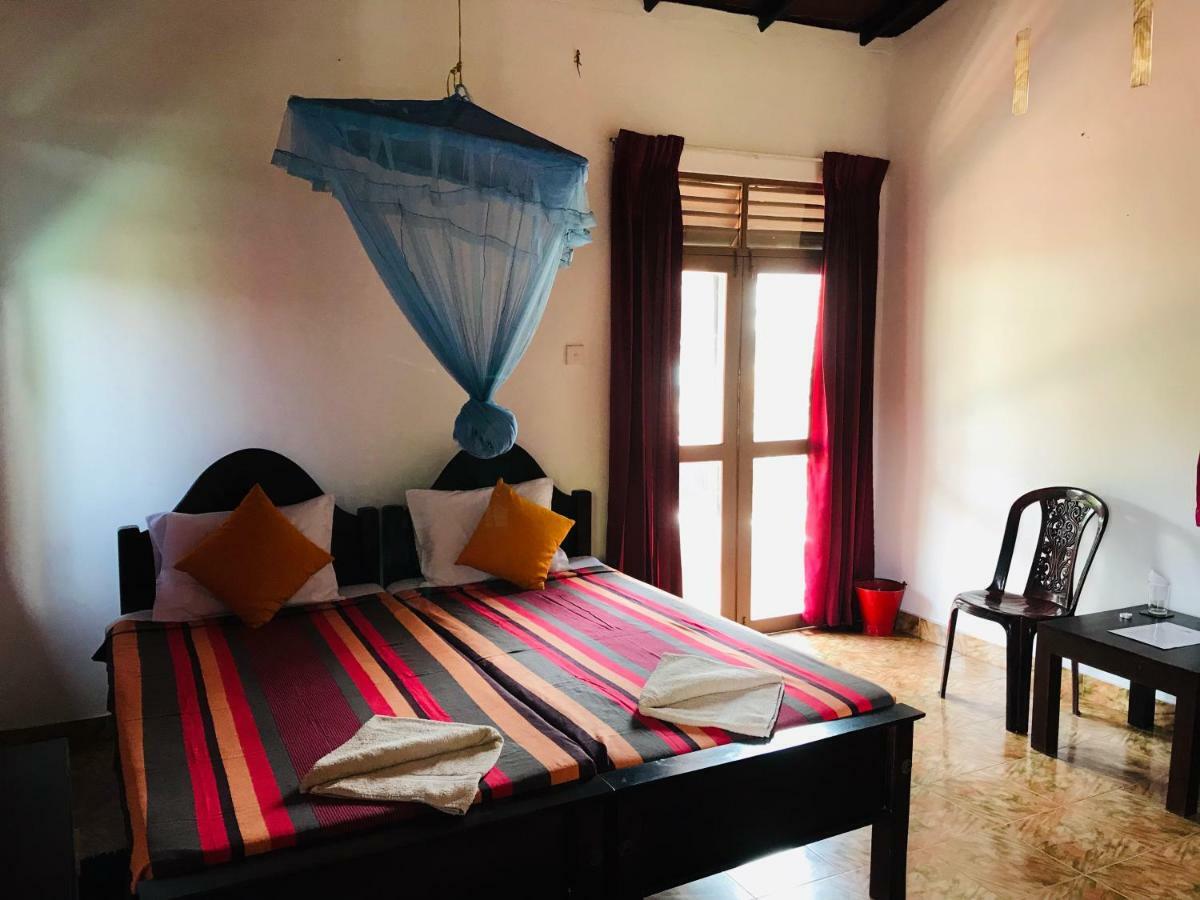 Sri Beach Bungalows And Villa Marawila Exterior foto